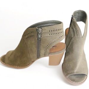 Sonoma Thelma Green Faux Suede Open Toe Booties Size 6 Cozy Fall Staple Shoes